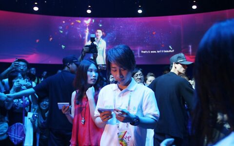 雷军社交媒体粉丝突破2000万大关，宠粉行动引发热烈反响