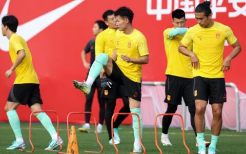 国足vs泰国！国足出线生死战，两队实力相差不大更考验教练能力-泰国足球和国足