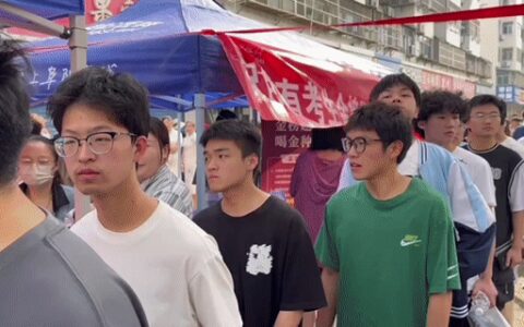 直击阜阳高考首日，这些感人瞬间！-阜阳市2021年高考成绩喜报