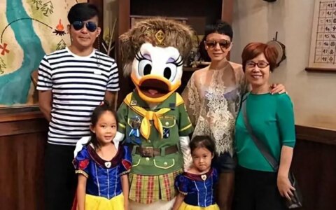 林志颖一家五口出国游被偶遇，身材明显发福，kimi身高赶超爸爸-林志颖高吗