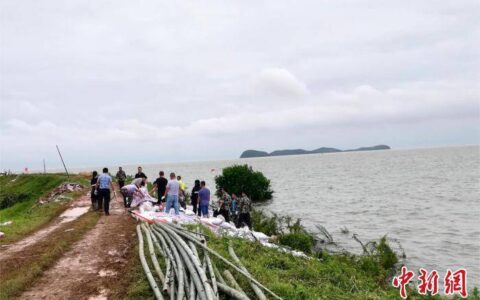 鄱阳湖水位超警戒线 江西都昌万名党员干部巡堤查险-鄱阳湖上都昌县是谁写的诗
