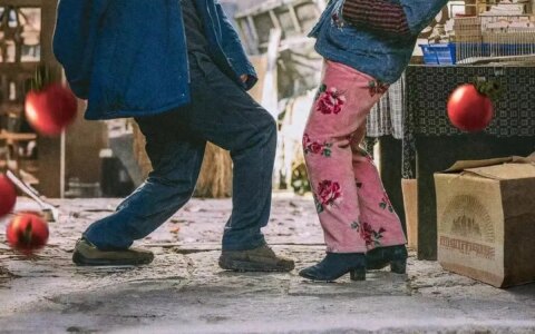 《抓娃娃》：一部“高超”的家庭教育黑色喜剧-抓娃娃全过程动作