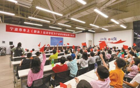 余依婷亮相接力项目 顺利晋级女子4×100米自由泳决赛-余依婷蛙泳