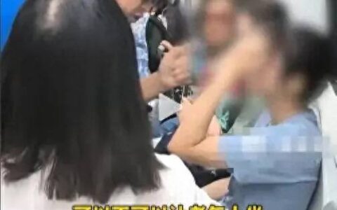 北京地铁老大爷事件后续：女儿疾呼“停止网暴，父亲快撑不住了！”-北京地铁大妈