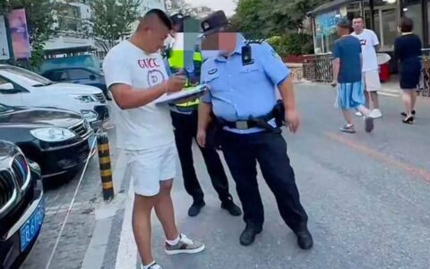 大网红文龙在大连被锁车后续，饭店老板慌了，处理惹争议当地回应-文龙哪一集喜欢安娜