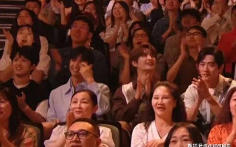 原创
            张远、张云龙、敖子逸、丞磊惊喜现身《歌手》观众席，冲上热搜了-张远实力