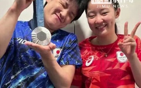 冲上热搜！张本智和拿妹妹银牌拍照 引发全网热议，评论区炸锅了-张本智和父母为什么